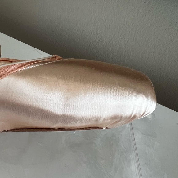 Freed pointe shoes - Picture 3 of 3